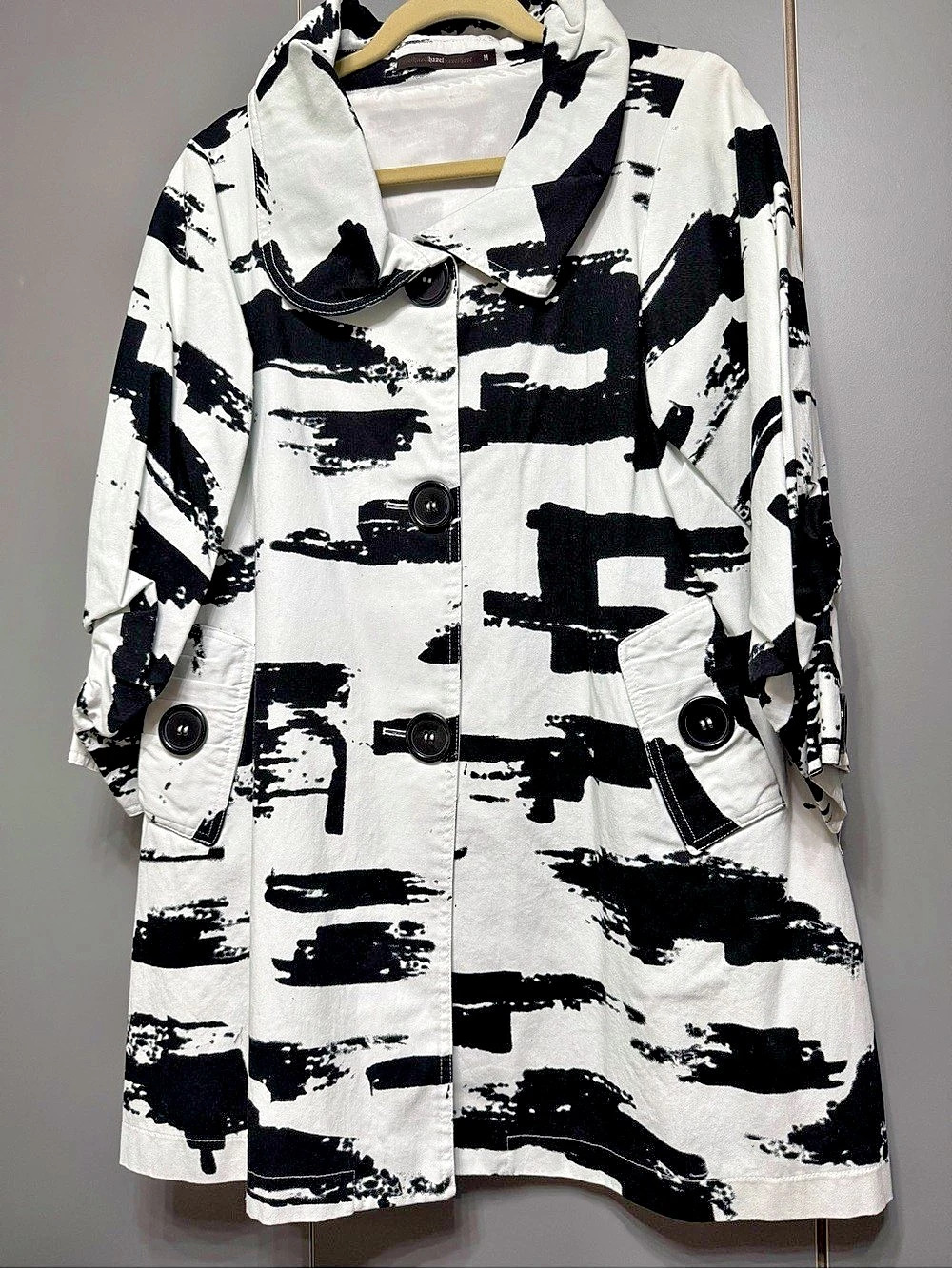Hazel Abstract Print Trench Coat in Black & White Size Medium